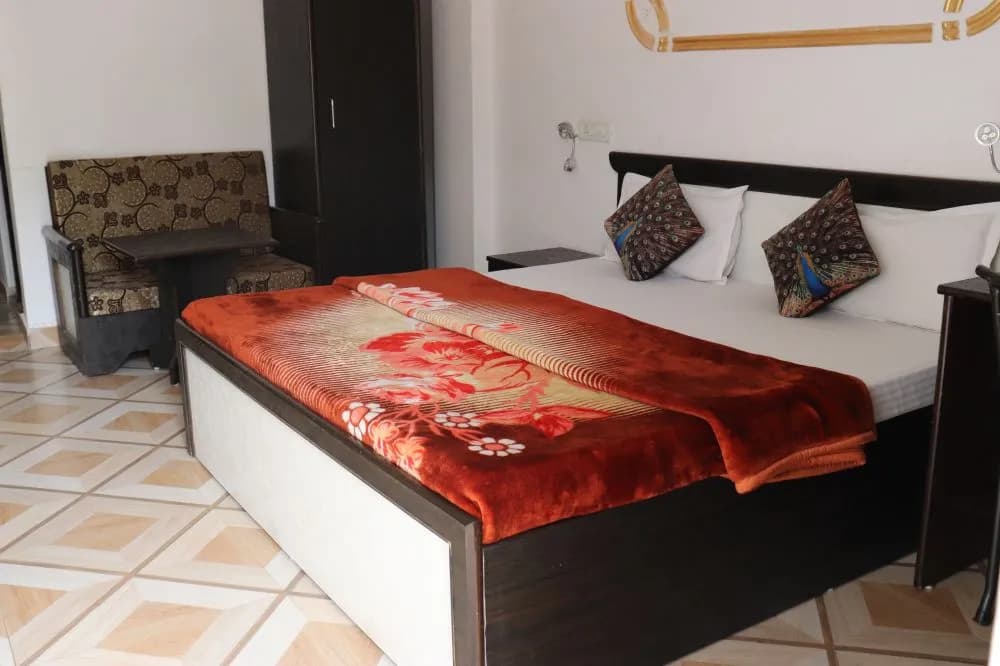 Life, practice and retreats at Deep Yoga in Tapovan, Rishikesh