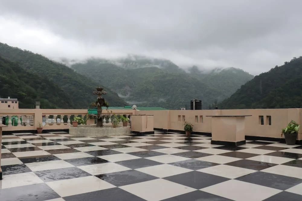 Life, practice and retreats at Deep Yoga in Tapovan, Rishikesh