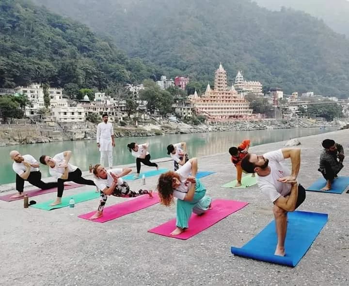 Life, practice and retreats at Deep Yoga in Tapovan, Rishikesh